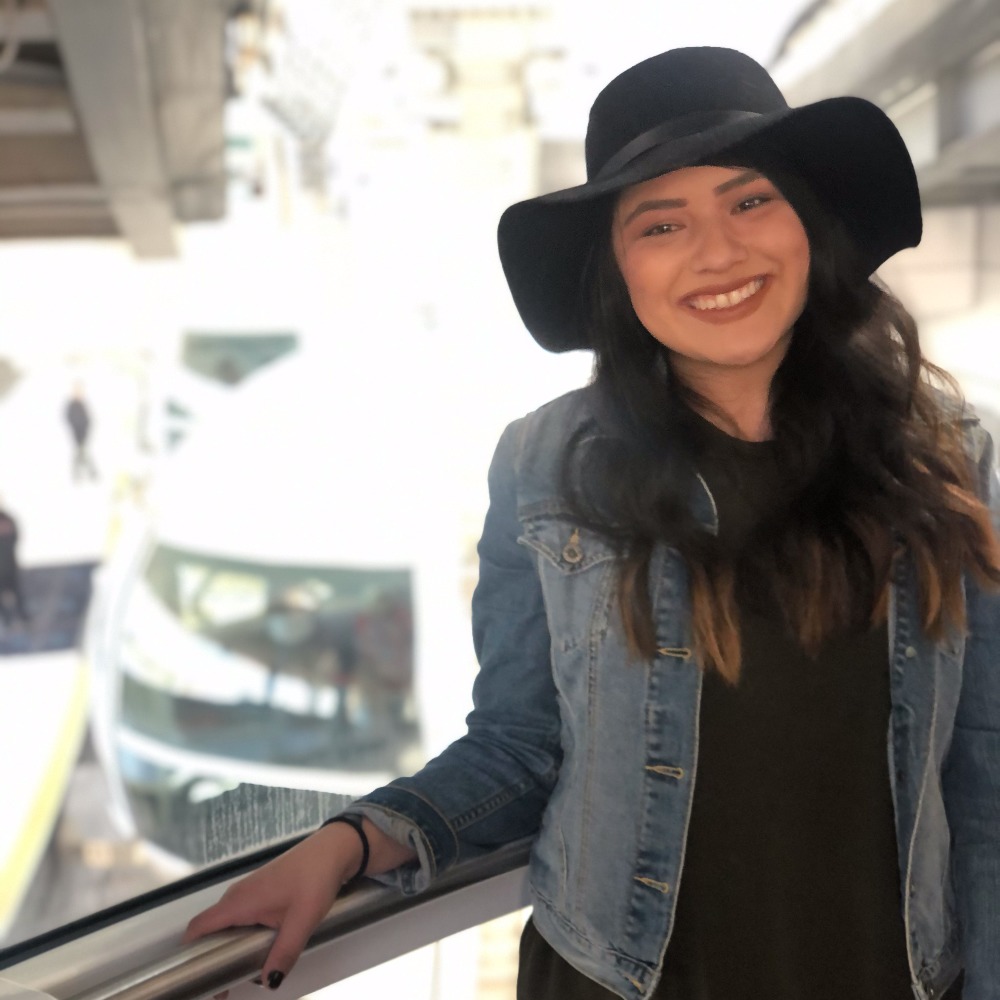 Meet your Posher, Adrianna